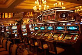 udintogel masuk platform interface showing live casino tables and sports markets on mobile