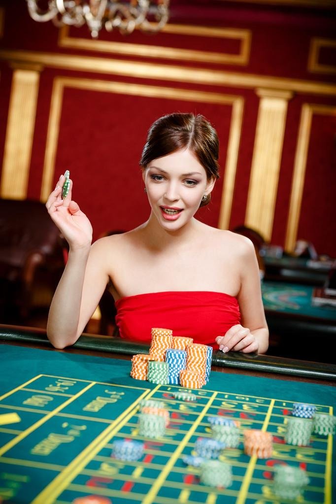 udintogel masuk live-dealer studio with professional setup and multiple camera angles